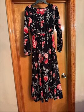 Floral Long-Sleeve Black Maxi Dress with Red Rose Print